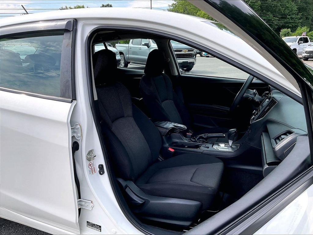 Used 2019 White Subaru 2.0i image 11