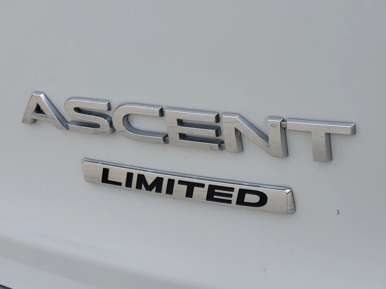 Used 2023 White Subaru Limited image 5