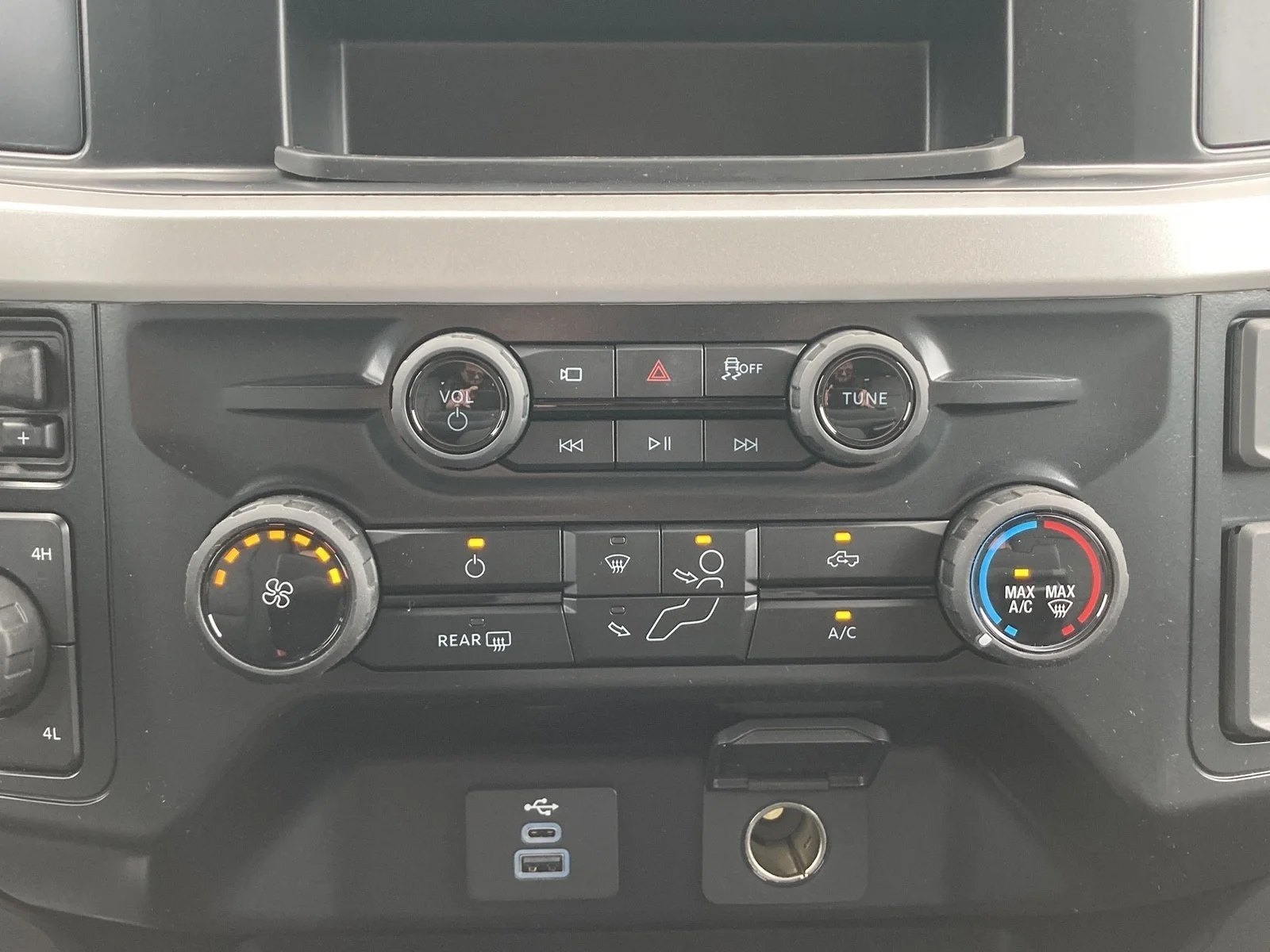 New 2026 Oxford White Ford F-350® XL image 23