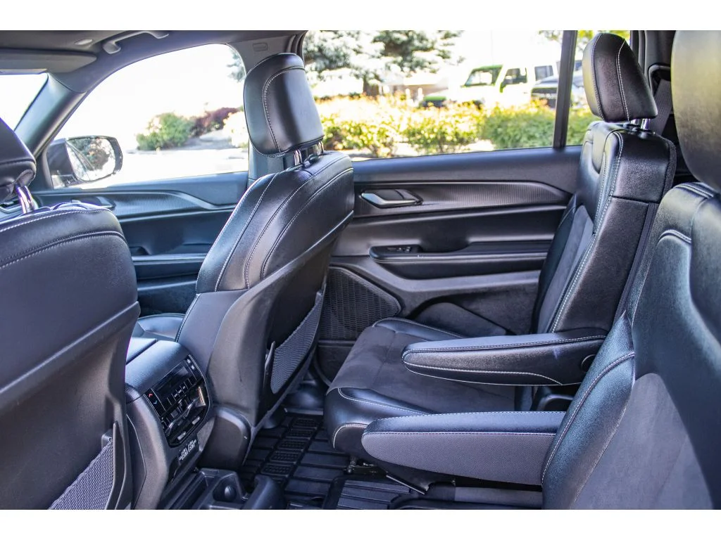 Used 2023 Baltic Gray Metallic Clearcoat Jeep Altitude image 19