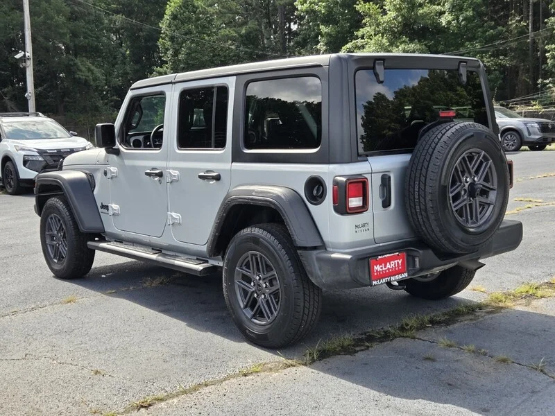 Used 2024 Silver Zynith Clearcoat JEEP SPORT S image 3