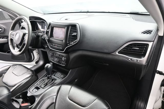 Used 2020 White Jeep Latitude Plus image 27