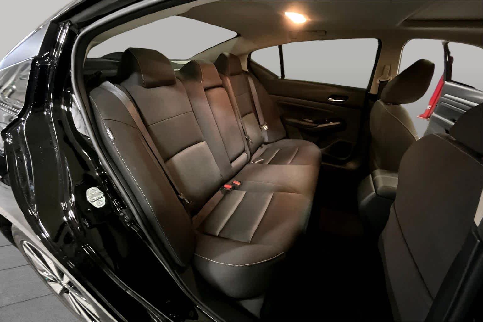 Used 2021 Super Black Nissan 2.5 SV image 18