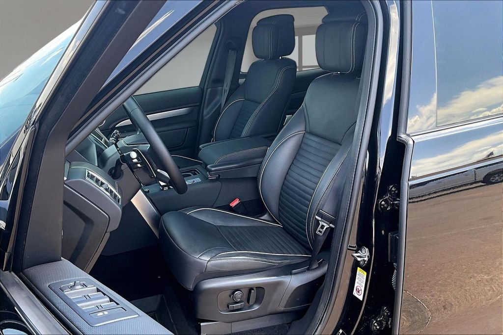 Used 2024 Black Land Rover Dynamic SE image 25