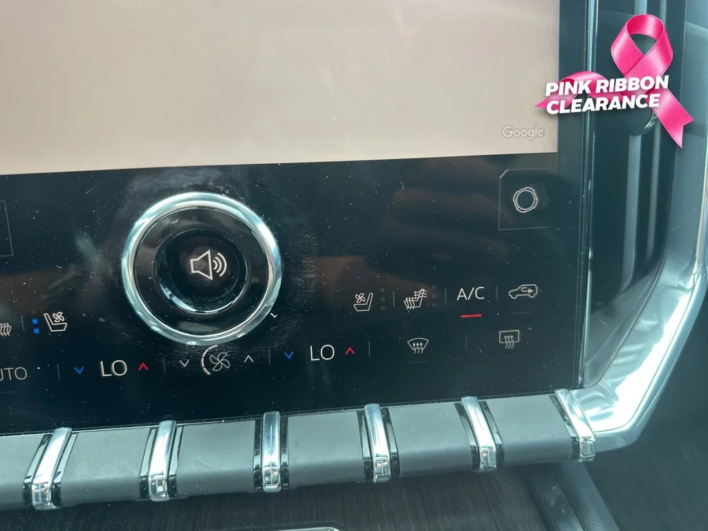 Used 2025 White GMC Denali image 22
