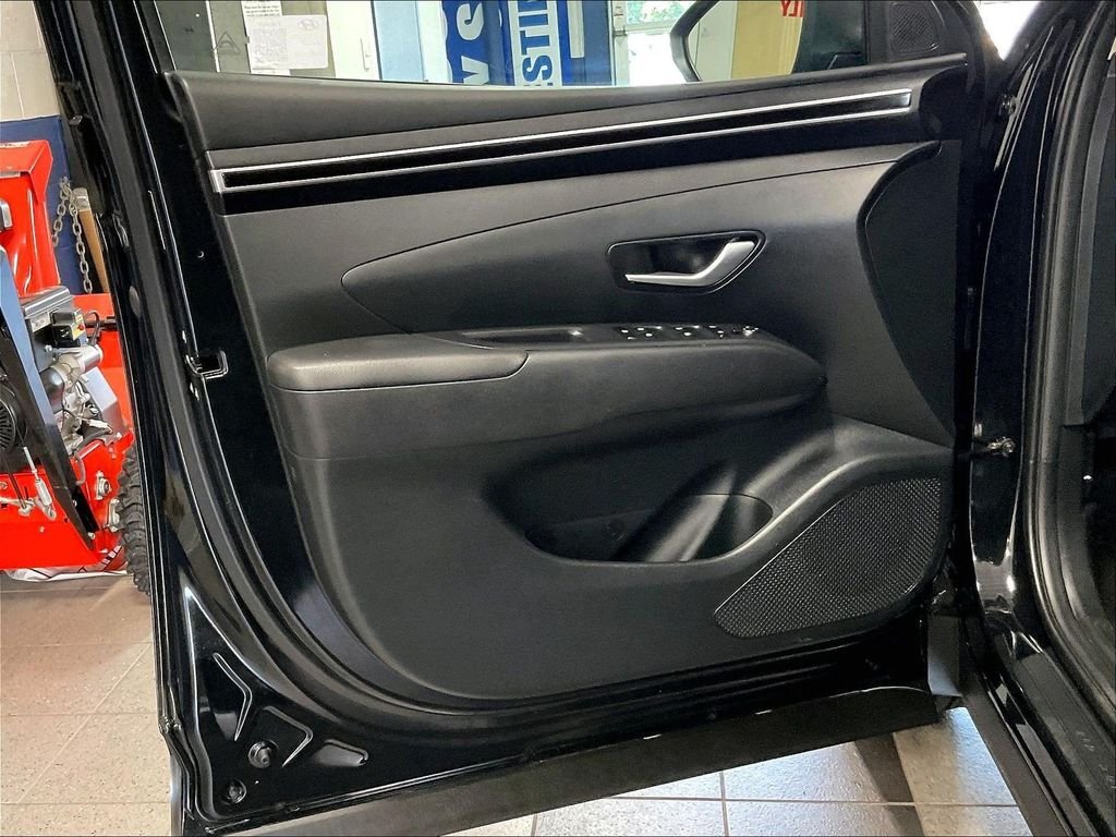 Used 2024 Black Hyundai SEL image 9