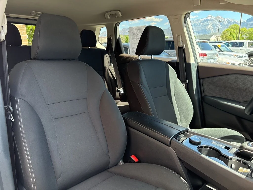 Used 2023 White Nissan S image 13