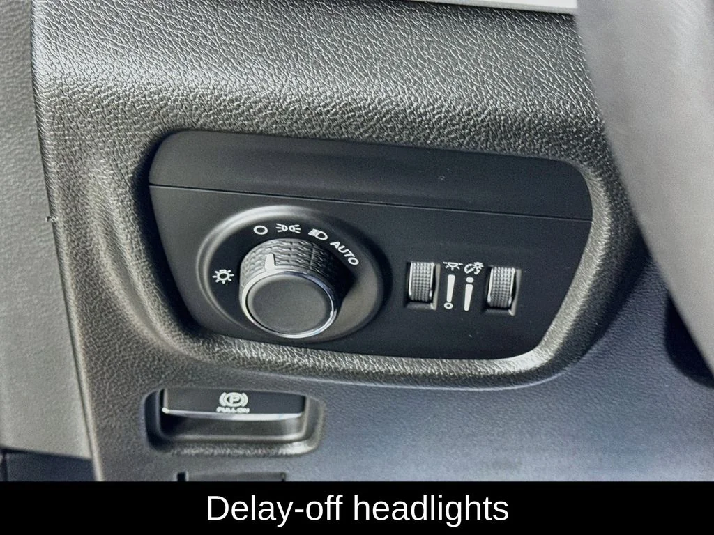 Used 2023 Velvet Red Pearlcoat Jeep Altitude image 12
