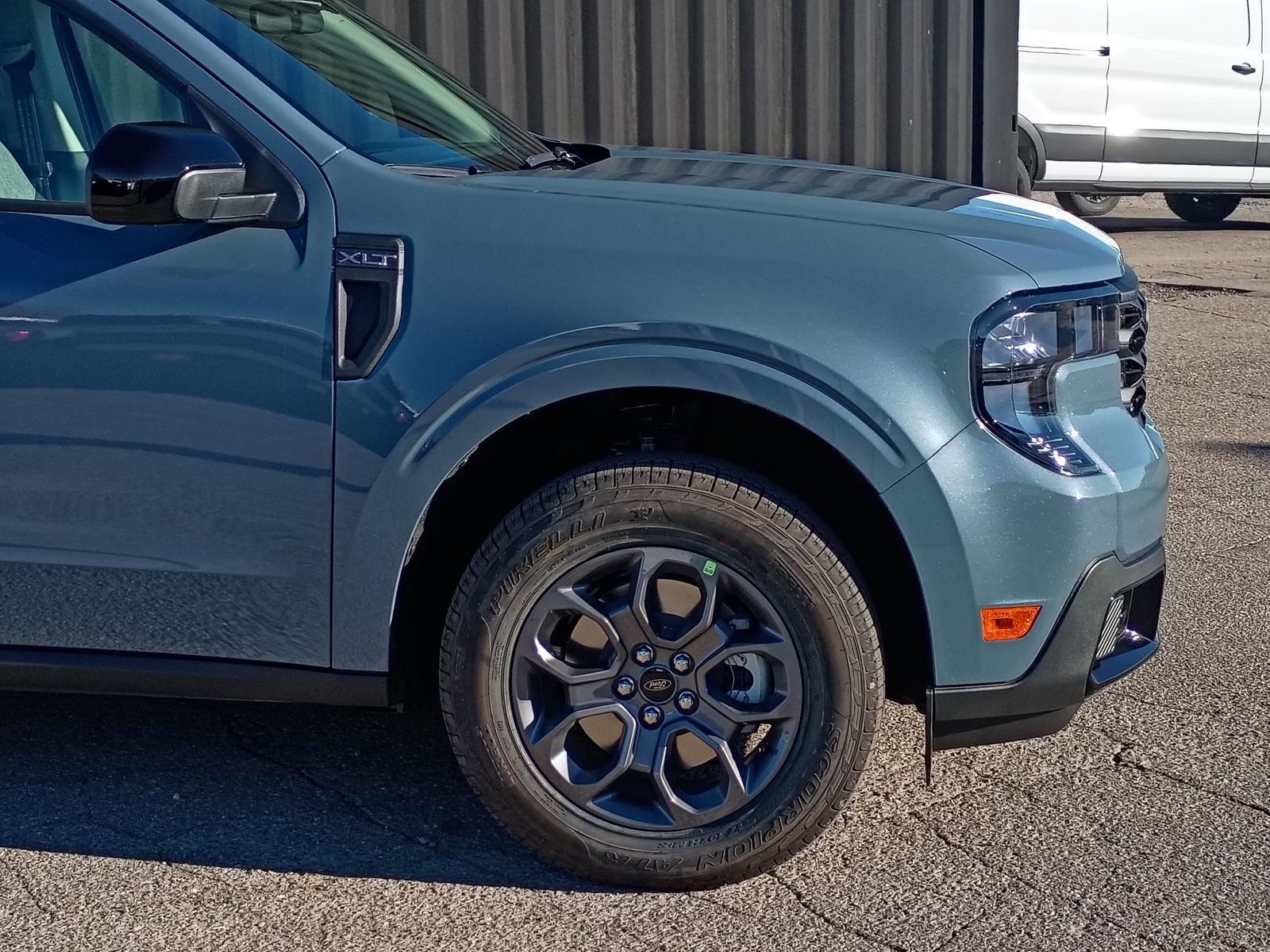 View vehicle photo 4