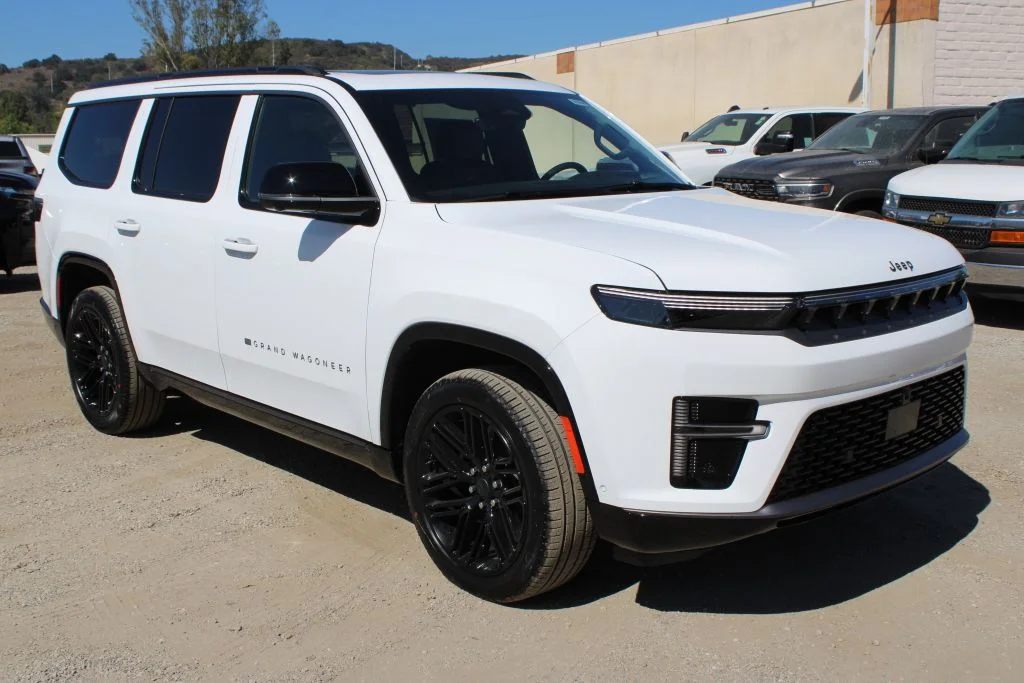 New 2026 Bright White Clear-Coat Exterior Paint Jeep Limited Reserve image 3