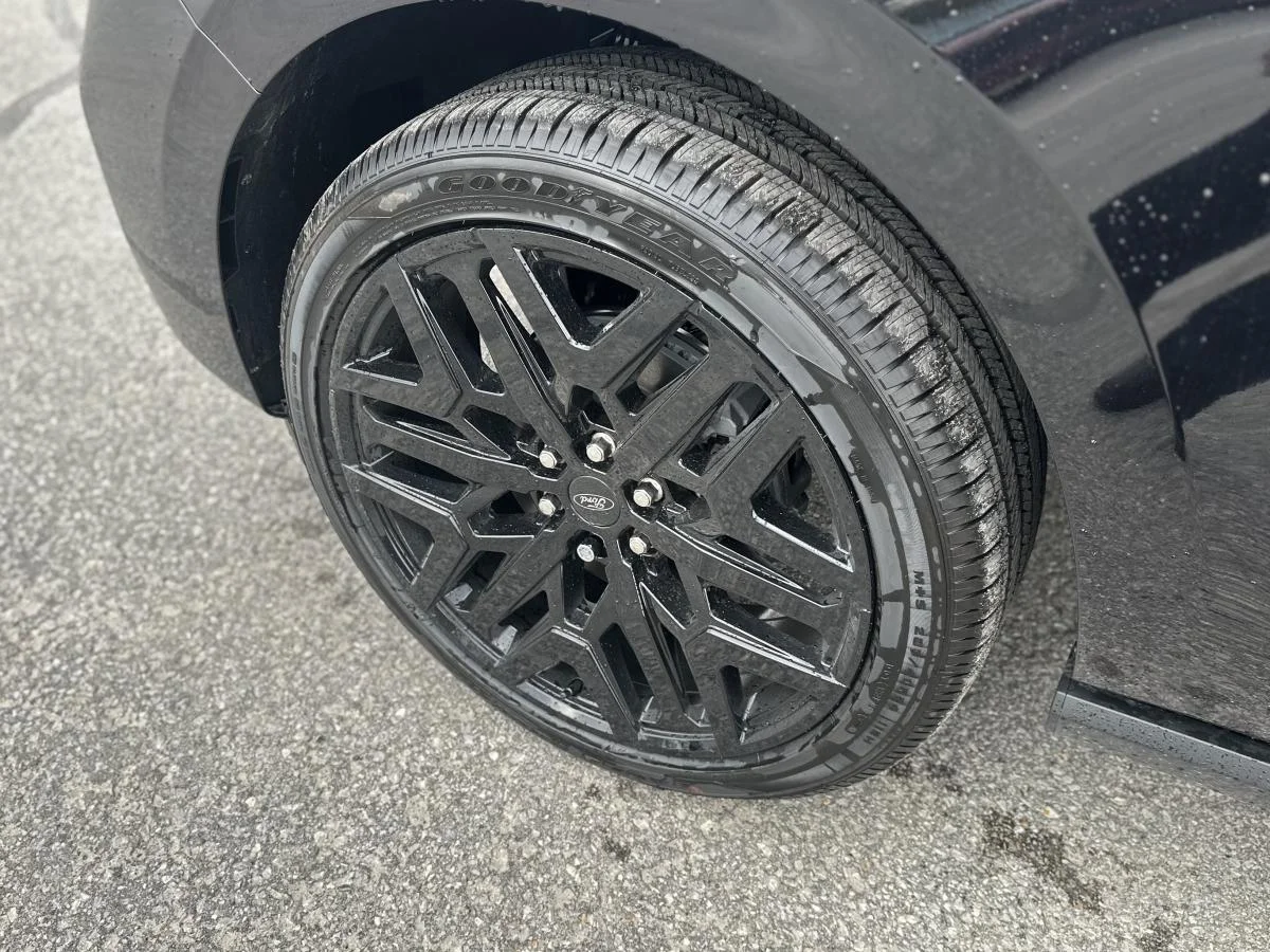 New 2026 Black Ford Platinum Max image 9