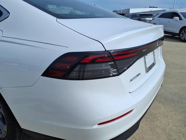 Used 2024 Platinum White Pearl Honda EX image 20