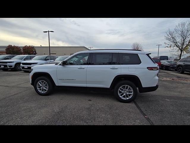 New 2025 Bright White Clear-Coat Exterior Paint Jeep Laredo X image 17