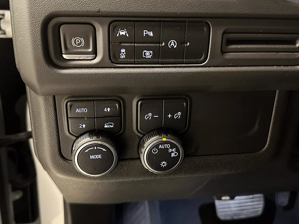 Used 2023 SUMMIT WHITE Chevrolet LT image 38