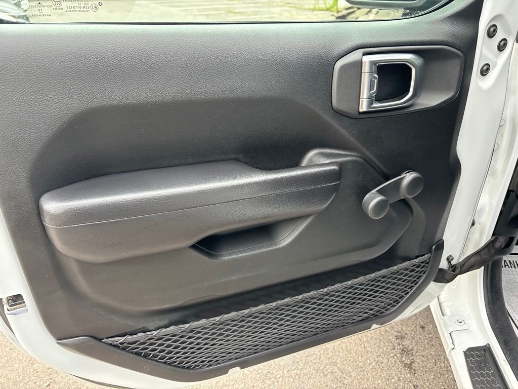 Used 2020 White Jeep Sport image 14