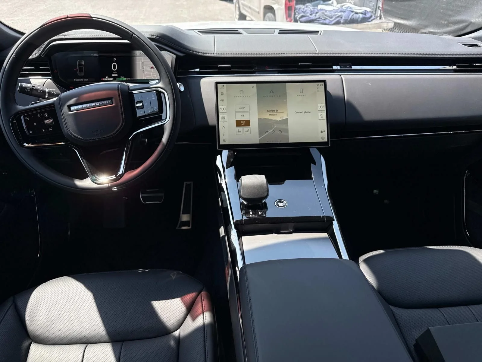 New  White Land Rover Dynamic SE image 9