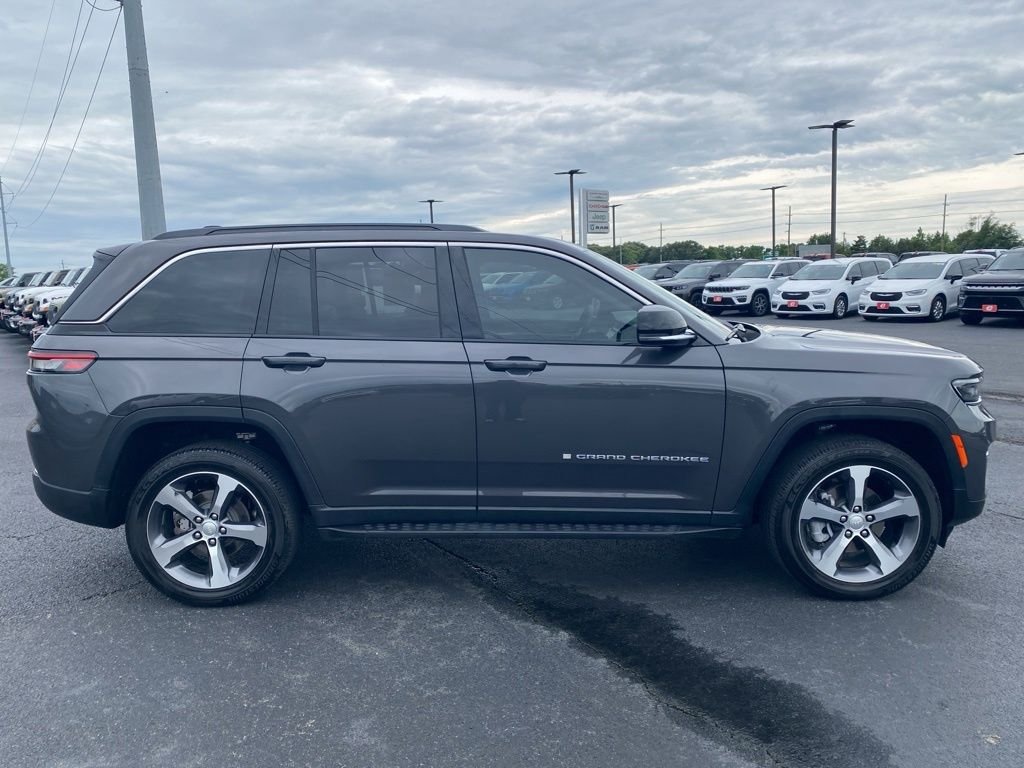 Used 2024 Gray Jeep Limited image 10