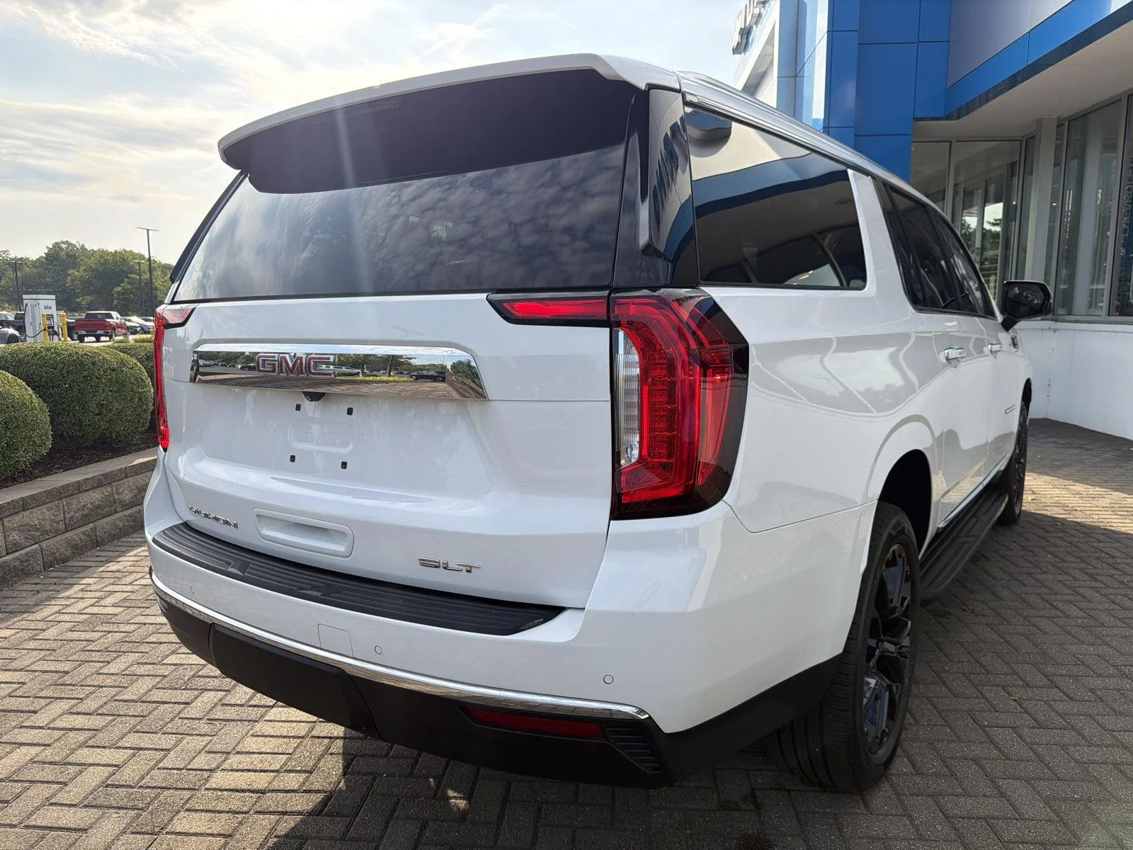 Used 2023 Summit White GMC SLT image 5