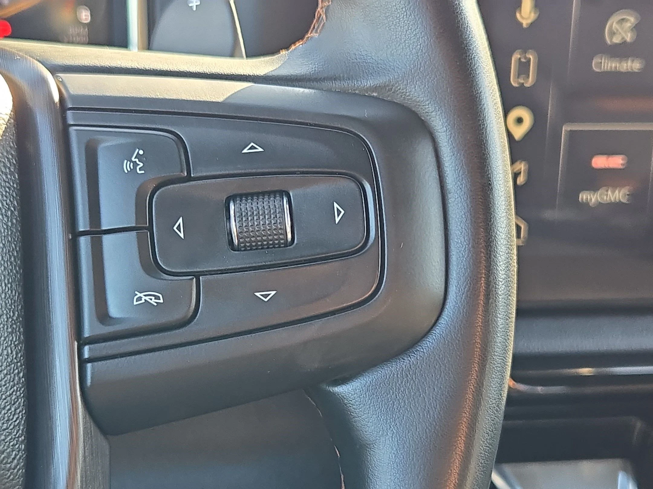 Used 2025 Sterling Metallic GMC AT4 image 18