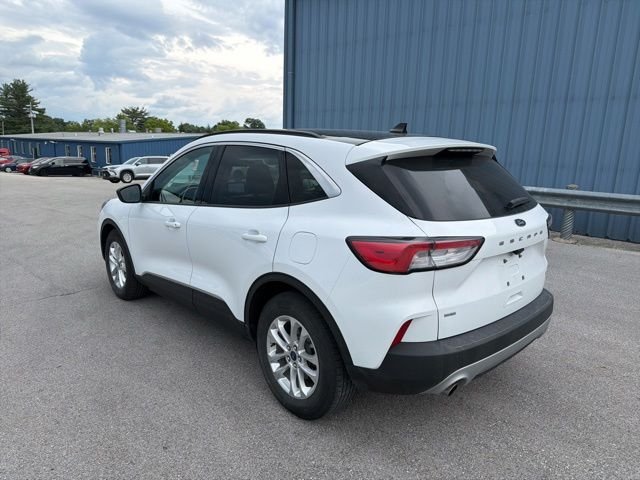 Certified Used 2022 Oxford White Ford SE image 2