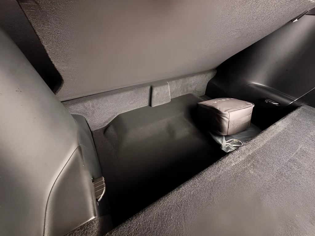 Used 2023 White Tesla Base image 26
