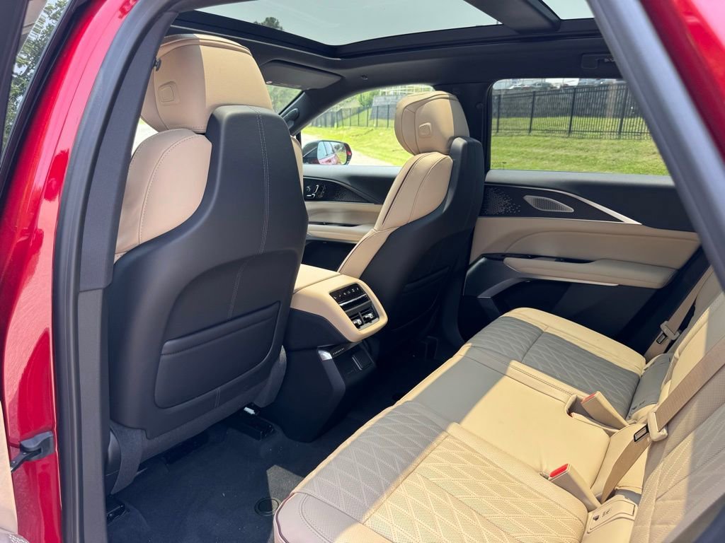 2025 Cadillac LYRIQ Luxury 3 - Photo 24