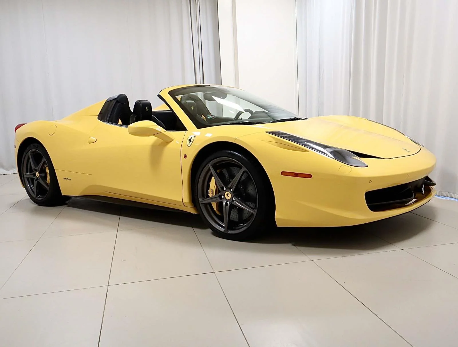 Used 2013 Giallo Modena Ferrari 2dr Conv image 7