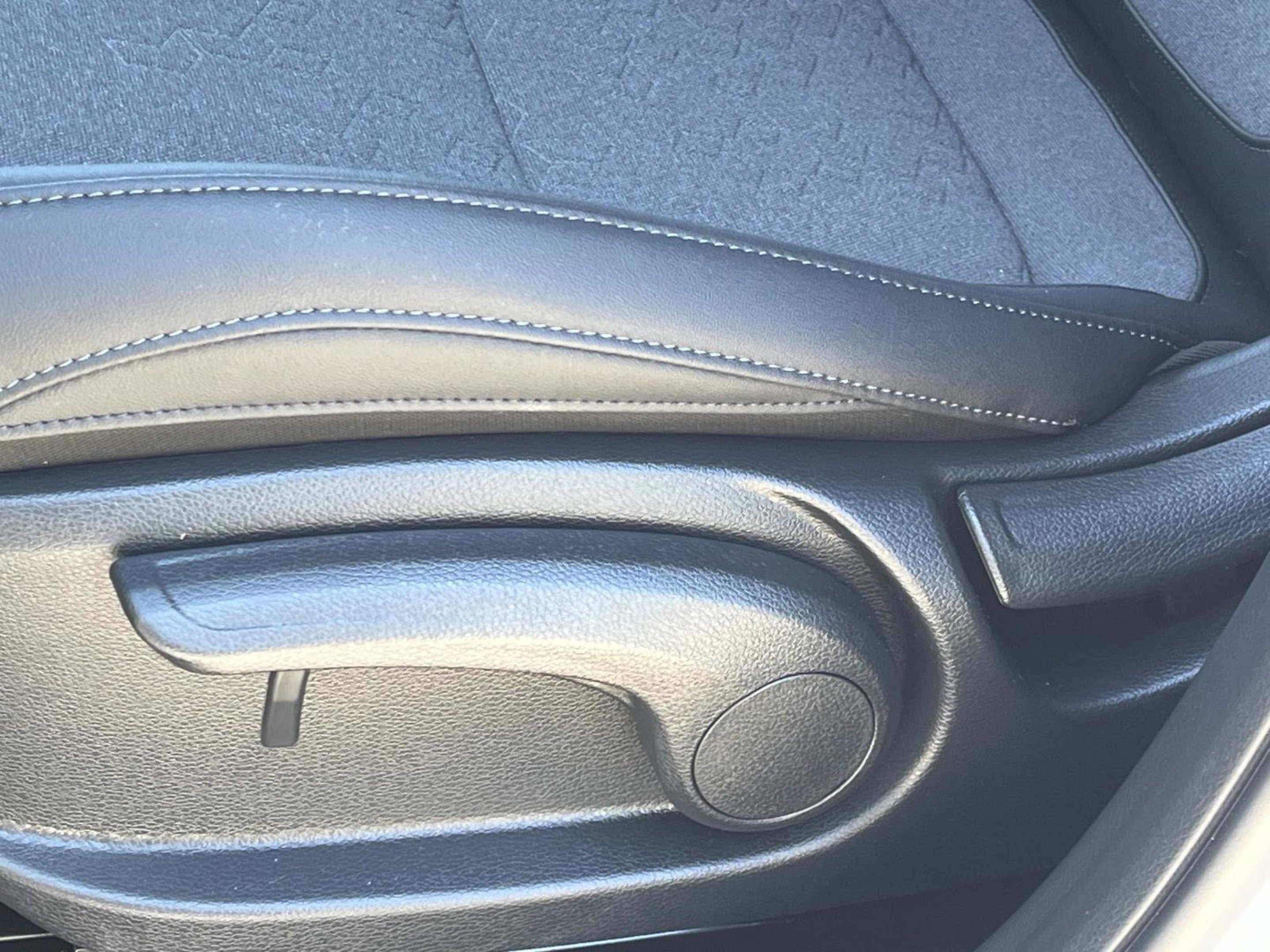 New 2026 Snow White Pearl Kia S image 21