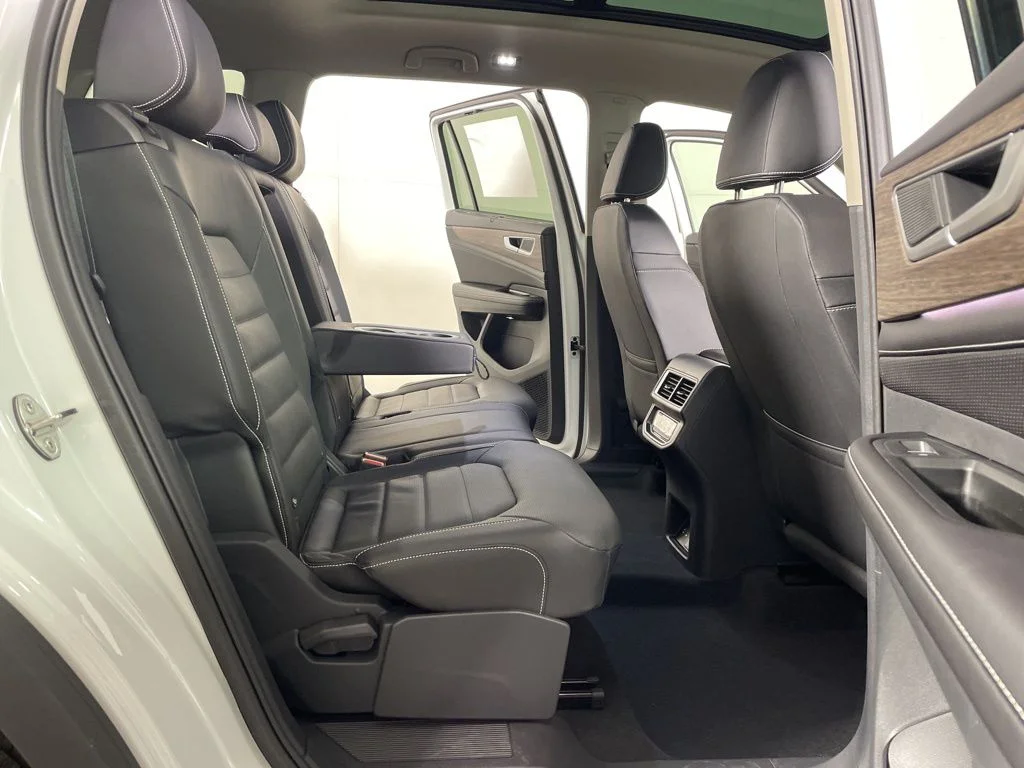 New 2026 White/off-white Volkswagen 2.0T SEL image 23