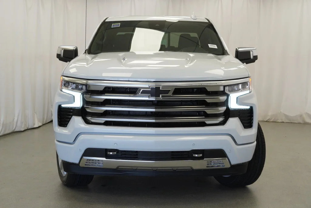 New 2026 Polar White Tricoat Chevrolet High Country image 34