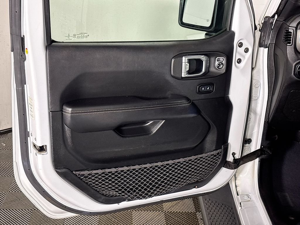 Used 2021 White Jeep Unlimited Sahara image 10