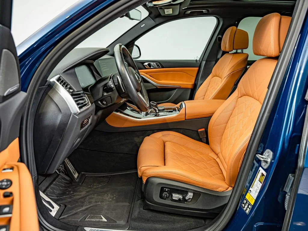 Used 2023 Phytonic Blue Metallic BMW M50i image 32