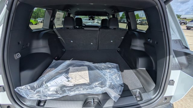 New 2026 Bright White Clear-Coat Exterior Paint Jeep Limited image 9