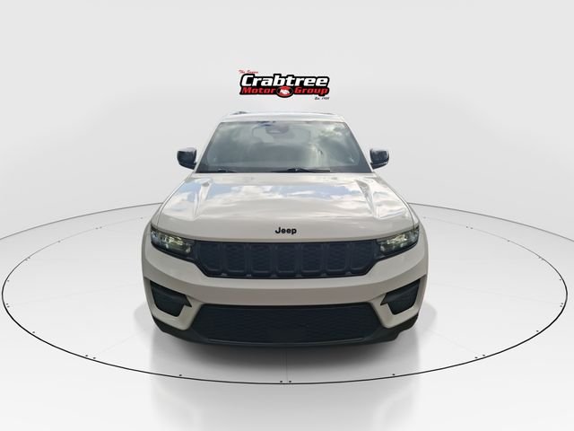 Used 2024 White Jeep Altitude image 3