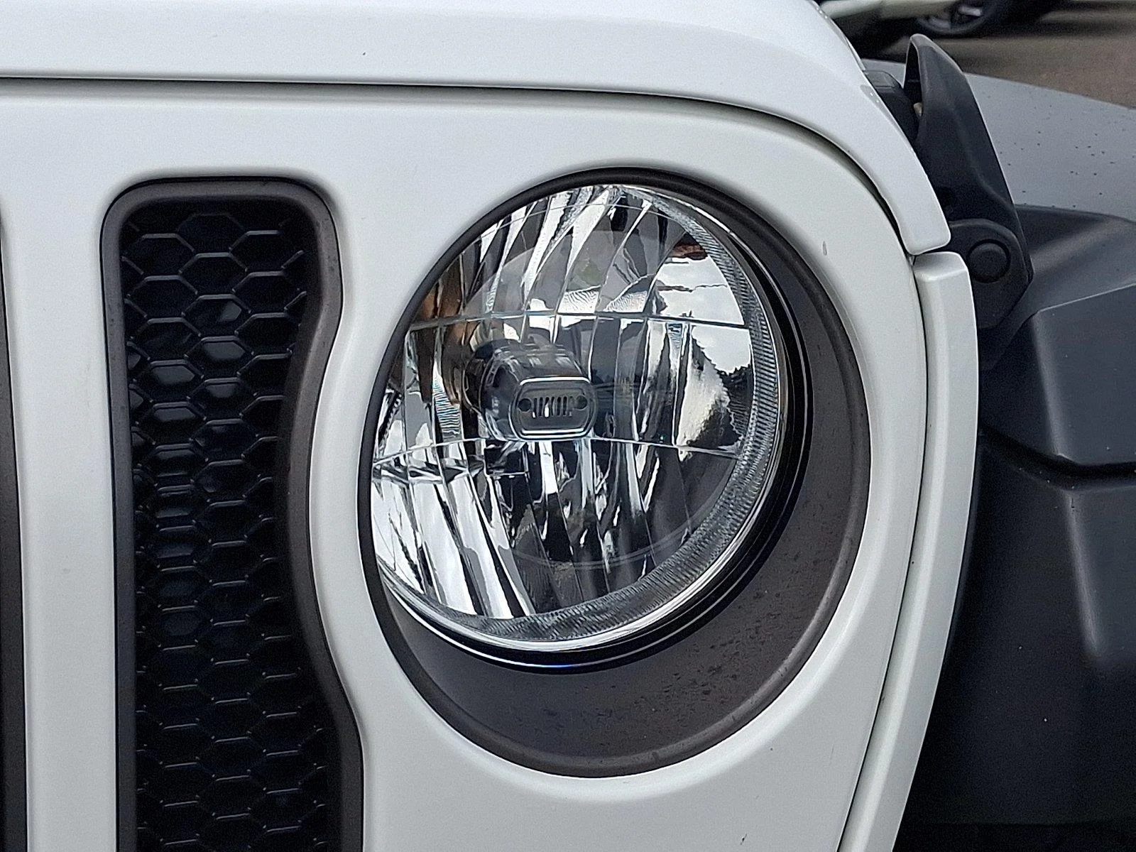 Used 2021 Bright White Clearcoat Jeep Unlimited Rubicon image 9