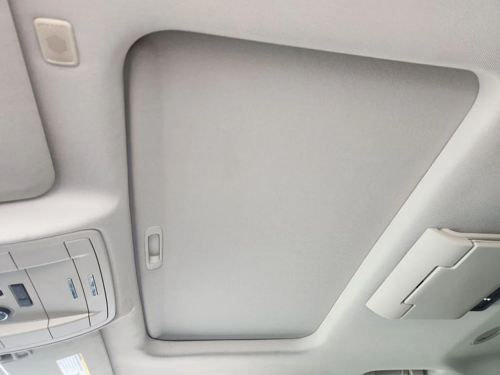 Used 2018 White Frost Tricoat GMC SLT image 33