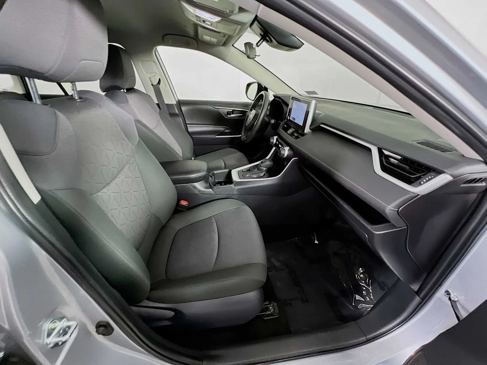 Used 2025 Silver Sky Metallic Toyota XLE image 25