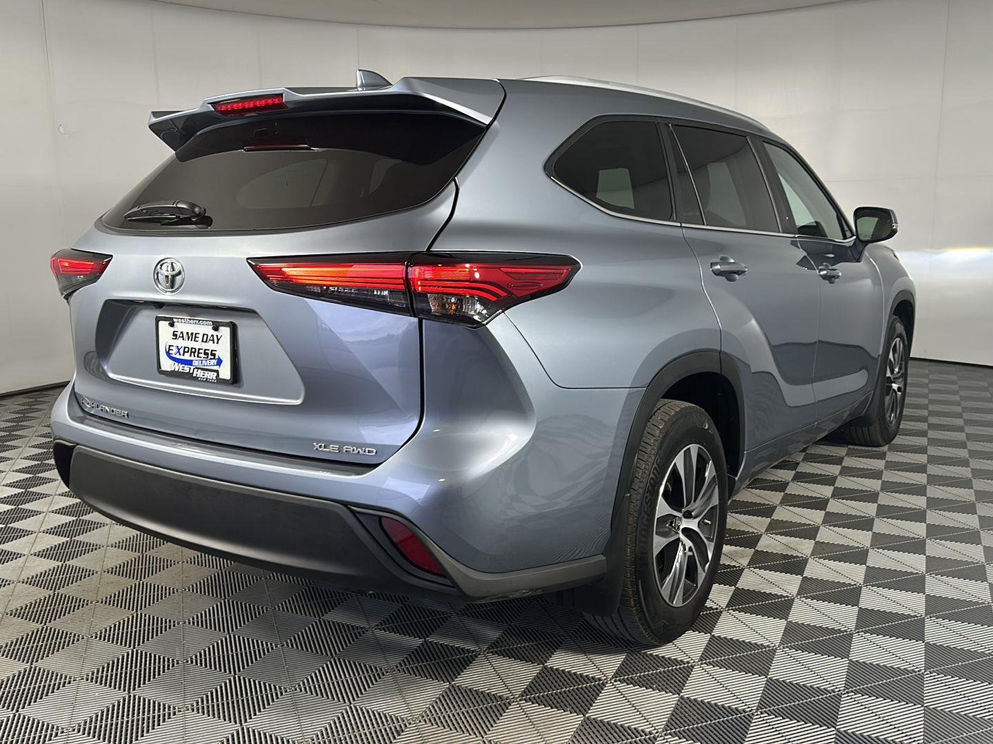 Used 2023 Moon Dust Toyota XLE image 7