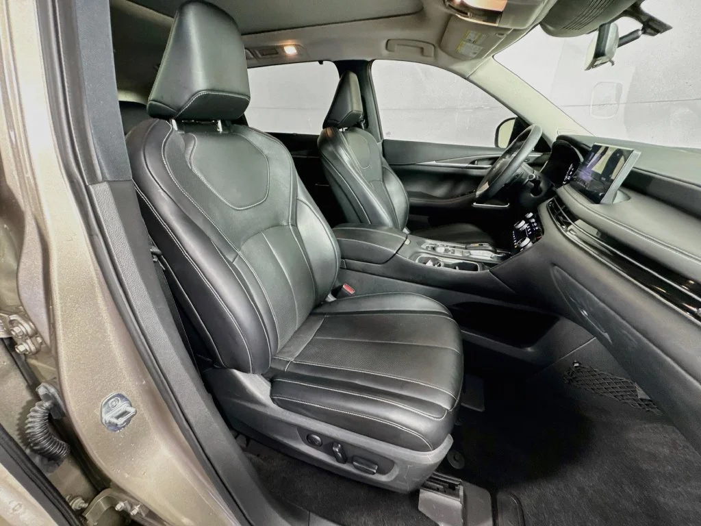 Certified Used 2022 Silver INFINITI LUXE image 39