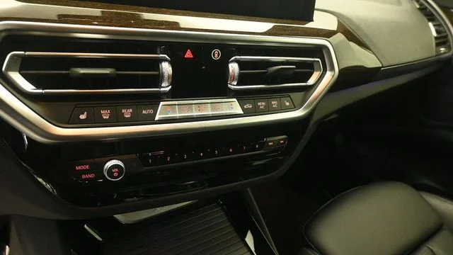 Used 2022 Dark Graphite BMW xDrive30i image 17