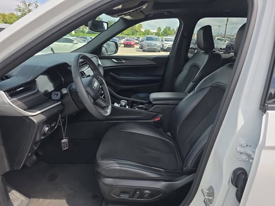 Used 2023 White Jeep Altitude image 7