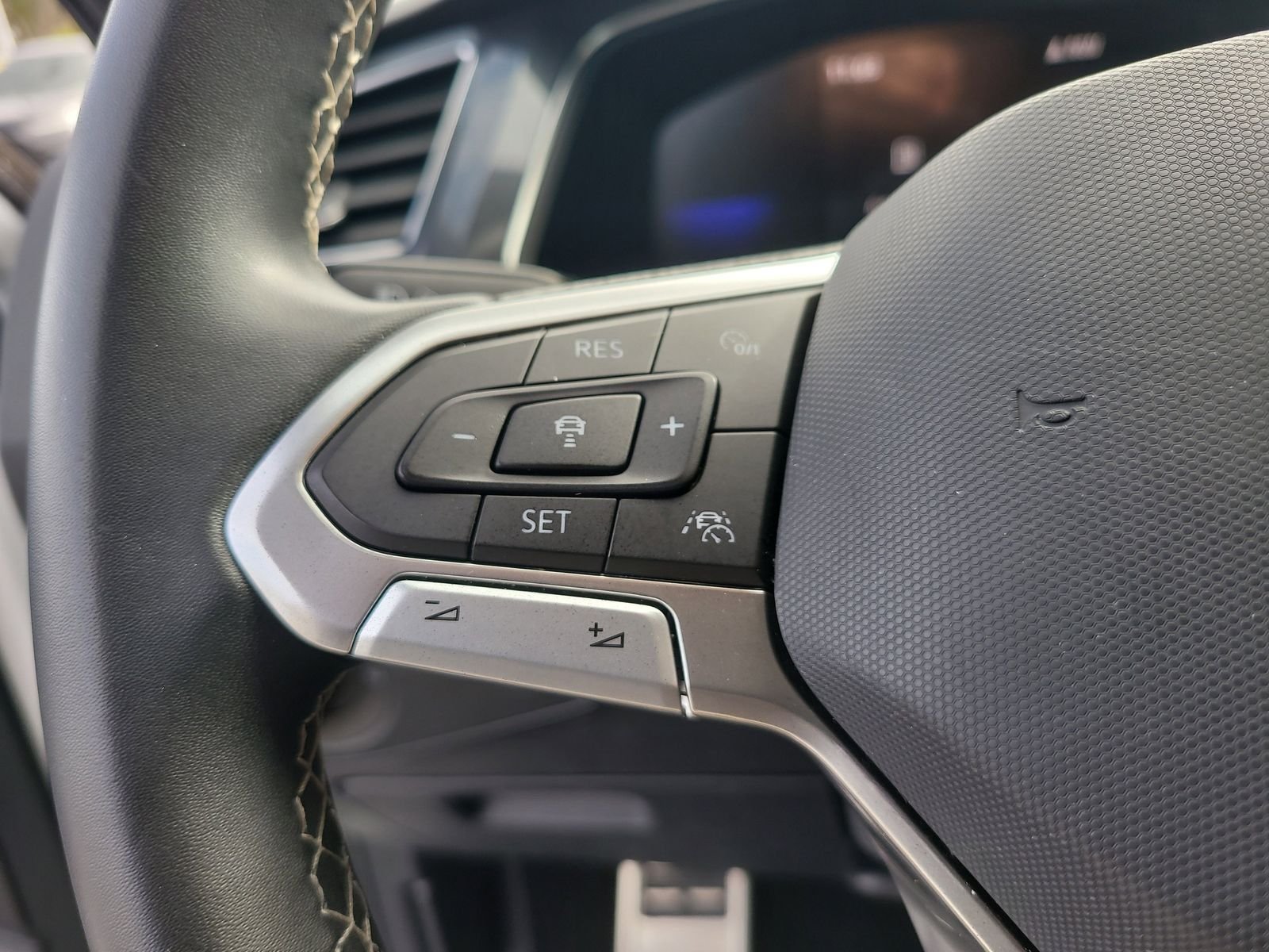 2023 Volkswagen Tiguan SE R-LINE BLACK - Photo 31