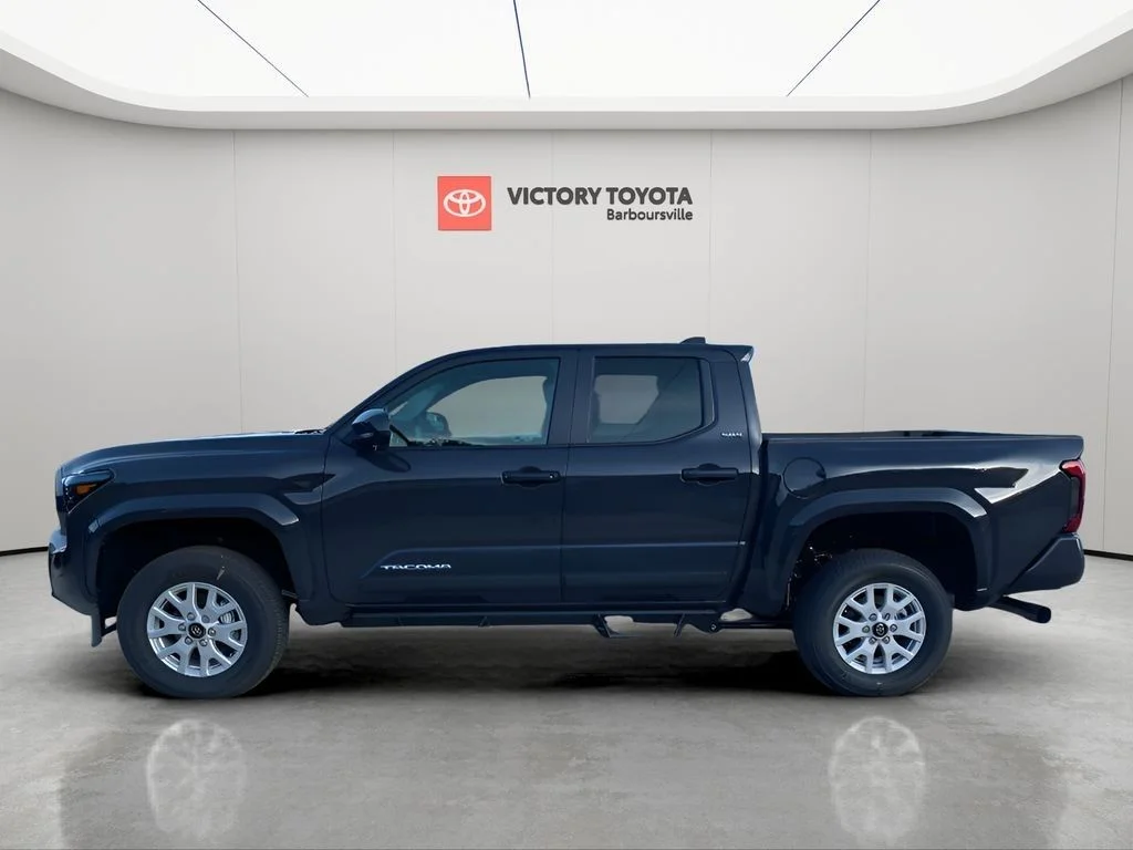 Used 2025  Toyota SR5 image 34