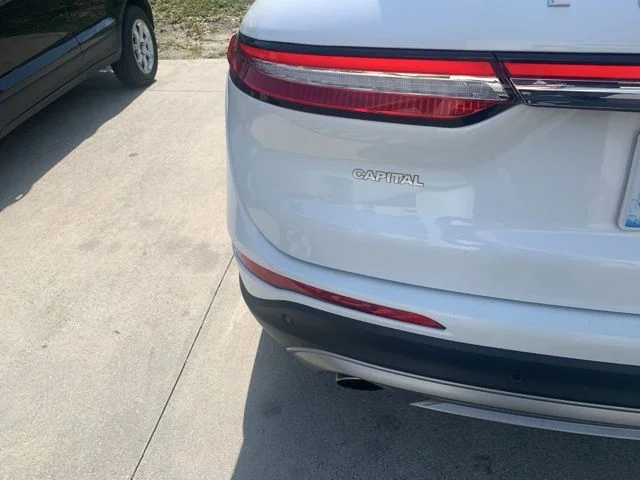 Used 2021 White Lincoln Standard image 7