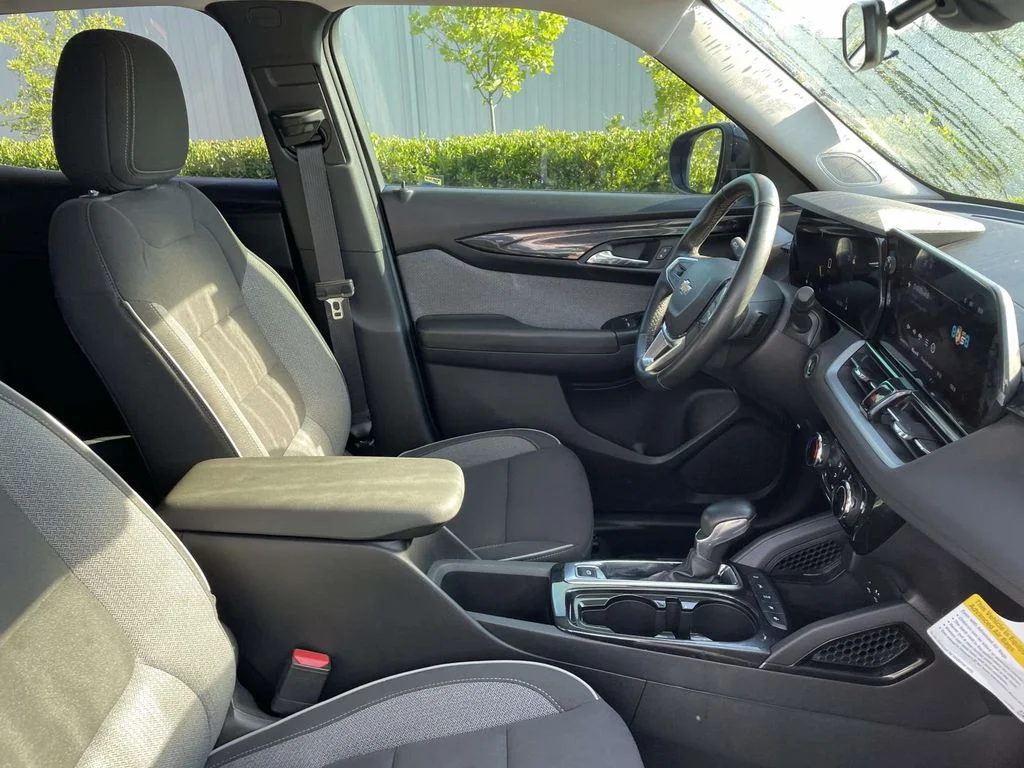 Used 2024 Mosaic Black Metallic Chevrolet LT image 9