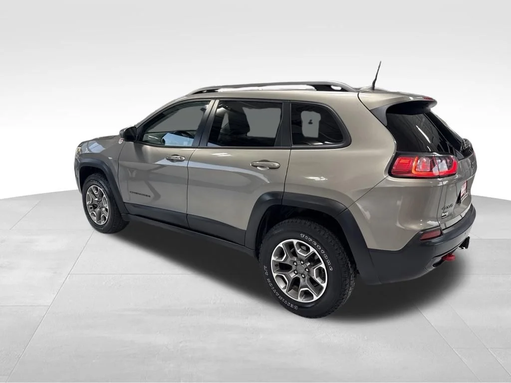 Used 2021 Beige Jeep Trailhawk image 4