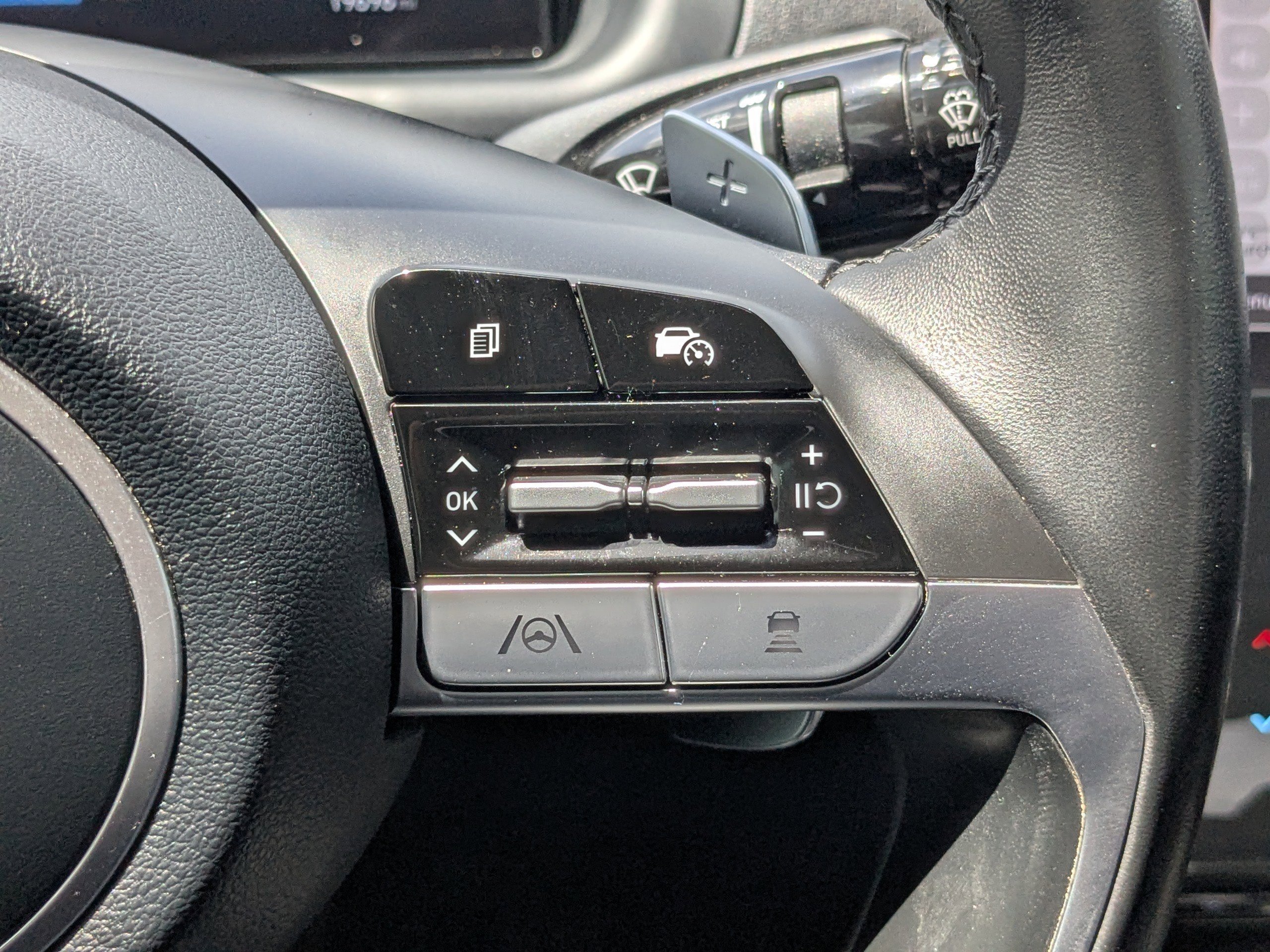 Used 2023  Hyundai SEL Premium image 26