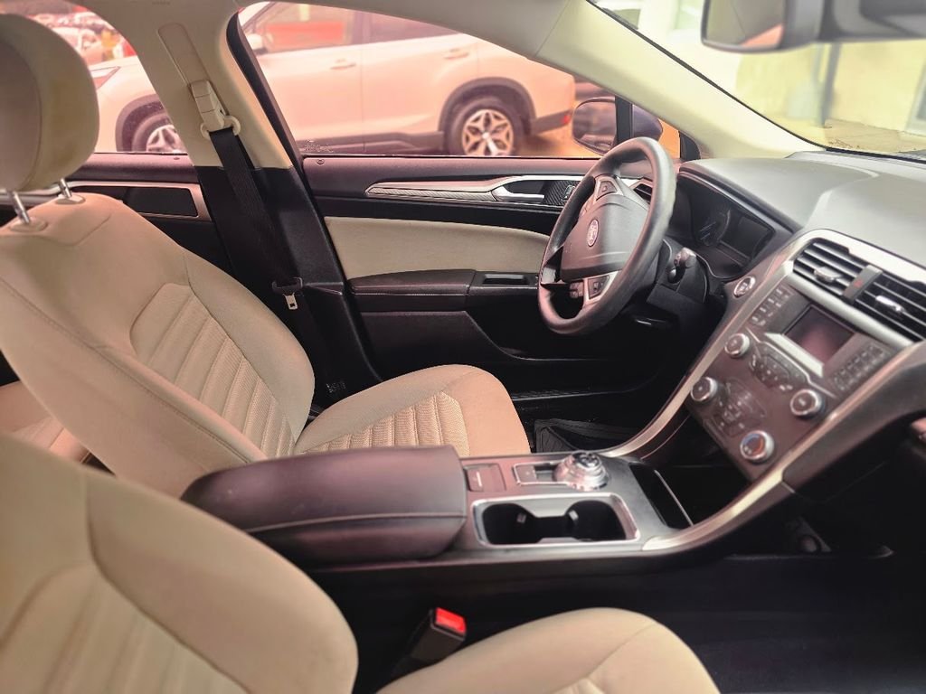 Used 2019 Blue Metallic Ford S image 5
