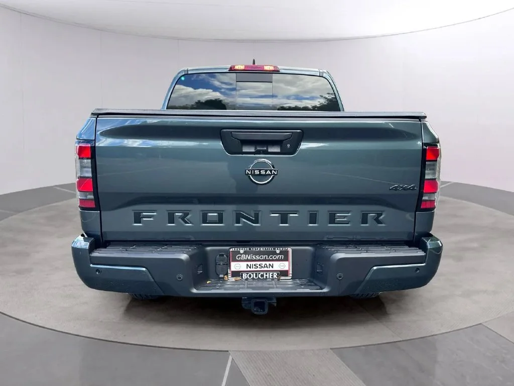 New 2027 Alpine Metallic Nissan Crew Cab SV image 4