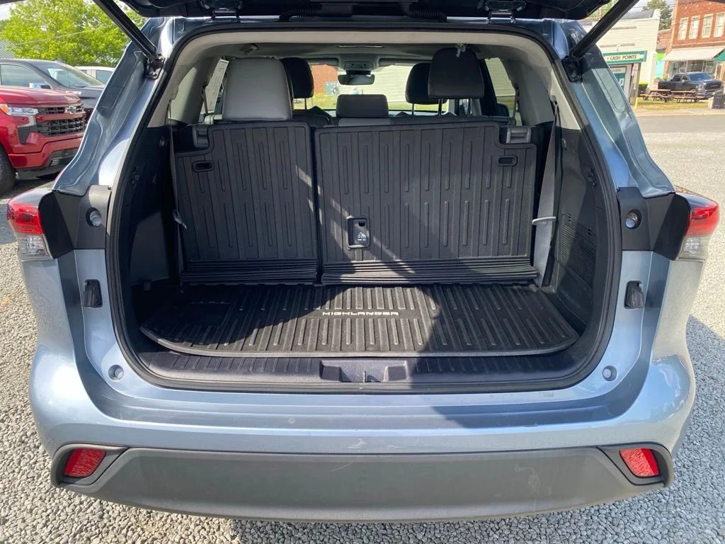 2021 Toyota Highlander XLE - Photo 19